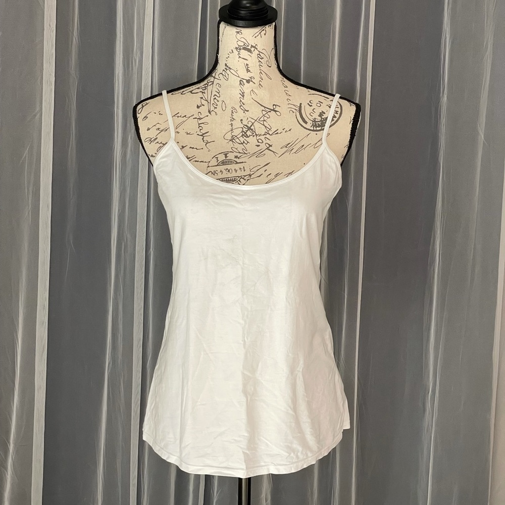 Old Navy Woman’s White Cami No Shelf Bra Size L